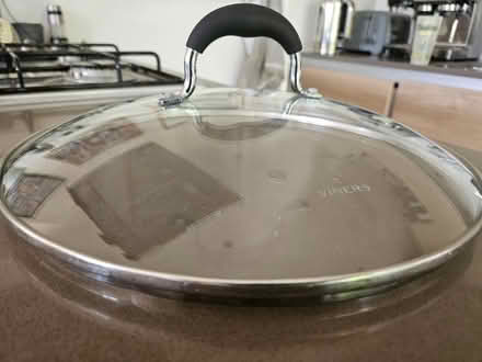 Photo of free 29cm saucepan lid (Tower Hill/Shadwell) #2