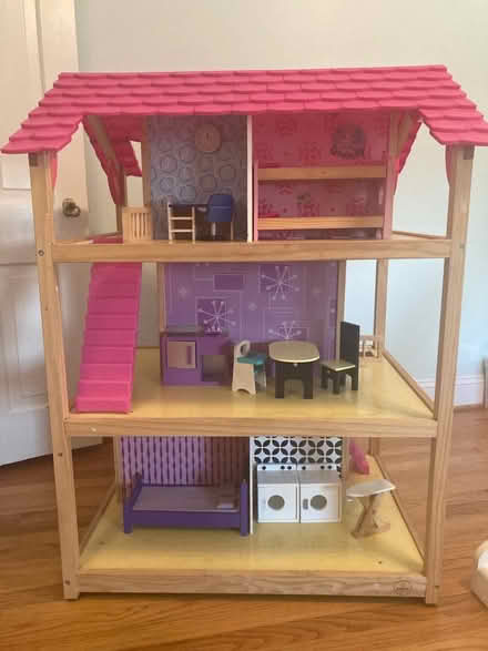 Photo of free Barbie doll house (Linthicum Heights) #1