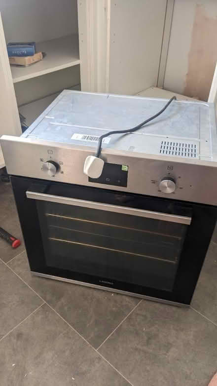 Photo of free Standard electric oven (Priestwood, Bracknell RG42) #1