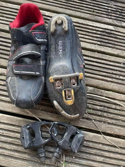 Photo of free Road cycling shoes and pedals (Bisley Road GL5) #1