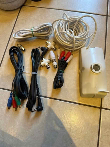 Photo of free Assorted cables and stuff (East Finchley N2) #1