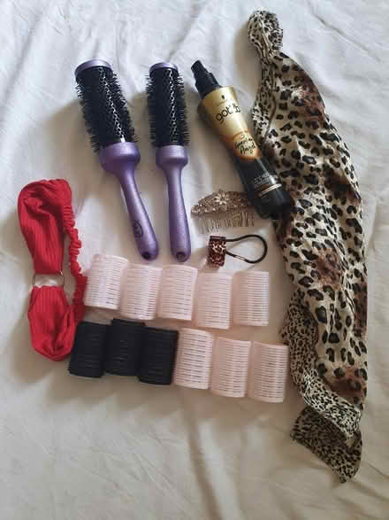 Photo of free Hair bundle including brushes (BR6) #1