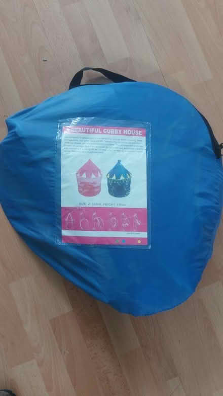 Photo of free Childrens pop up tent (Clapham (SW4)) #1