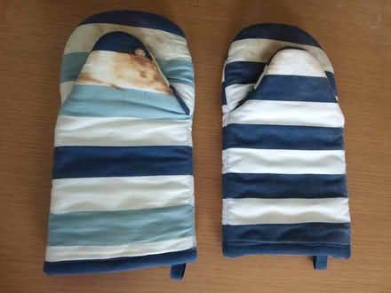 Photo of free oven glove x4 well used for material/repairs (Westbury Fields BS9) #3
