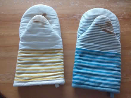Photo of free oven glove x4 well used for material/repairs (Westbury Fields BS9) #4