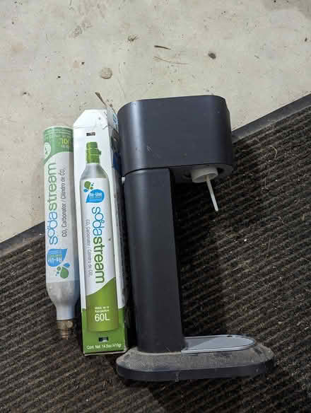 Photo of free soda stream & 2 empty c02 tanks (Pepperell NH border) #1