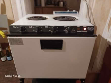 Photo of free Baby Belling mini range (oven needs fixing) (Bellevue EH7) #2