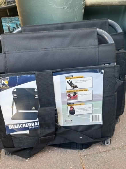Photo of free stadium seats (Woodside Plaza) #1