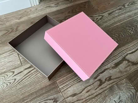Photo of free Pink paper gift box (KT4) #1
