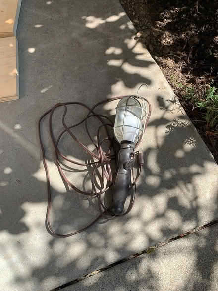 Photo of free old-school work light (Willow Glen) #1