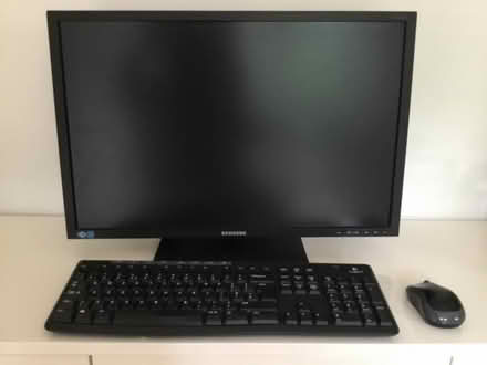 Photo of free Monitor & Keyboard/Mouse (North Ascot SL5) #1