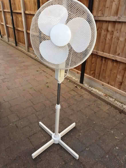 Photo of free Oscillating pedastal fan (Allestree DE22) #2