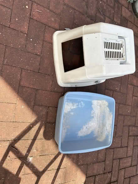Photo of free Covered litter box (16th Street Heights) #1