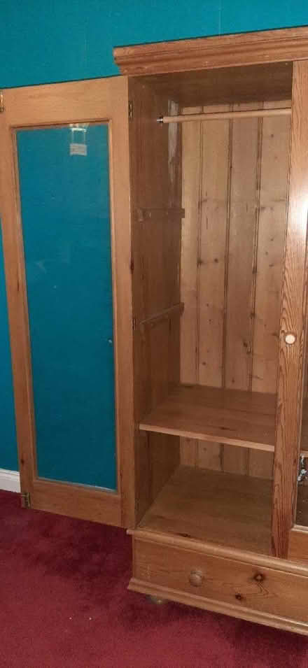 Photo of free Glass fronted wardrobe (Saltaire BD18) #4