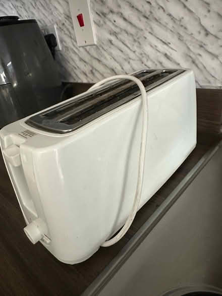Photo of free Toaster (DE22) #3