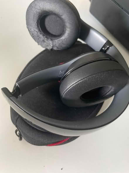 Photo of free Beats cordless headphones (Camelford PL32) #1