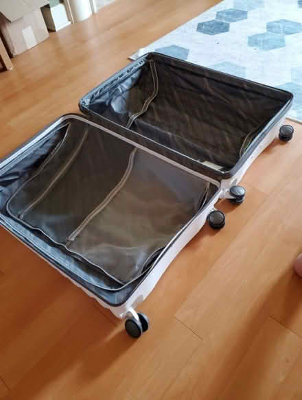 Photo of free Samsonite Voltage DLX 29", white (Far west side) #3