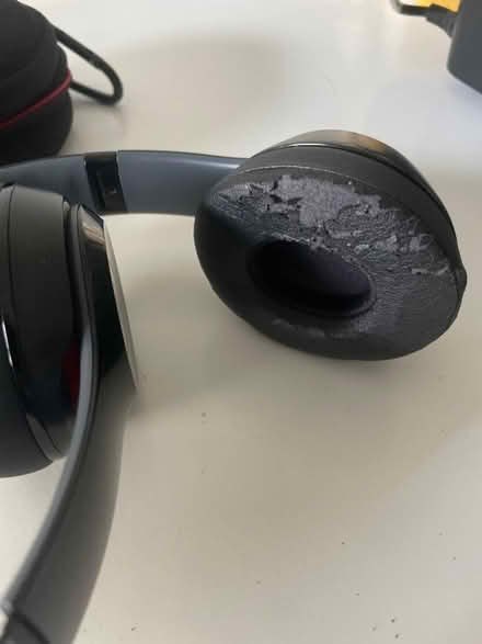Photo of free Beats cordless headphones (Camelford PL32) #3