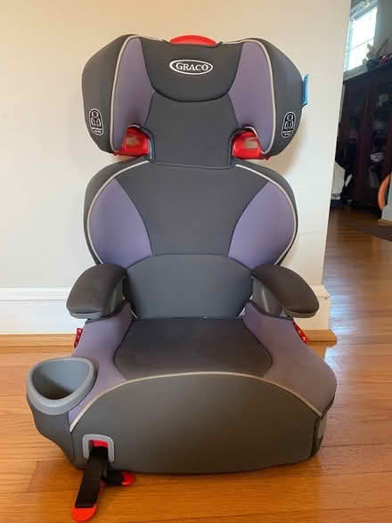 Photo of free Graco booster seat (Silver Spring-Holy Cross Hosp.) #1