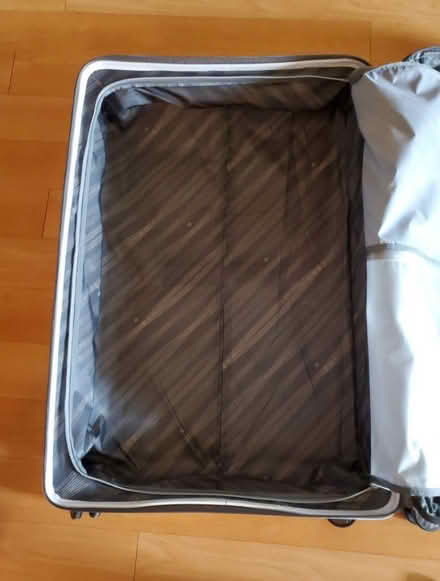 Photo of free Samsonite Voltage DLX 29", white (Far west side) #2