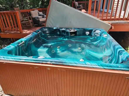 Photo of free 7 person working hot tub (Oak Hill (Oak Hill (Herndon)) #2
