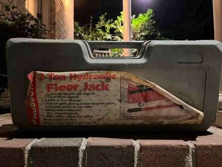 Photo of free 2 ton hydraulic floor jack (Milton) #1