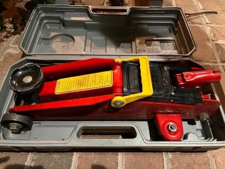 Photo of free 2 ton hydraulic floor jack (Milton) #2
