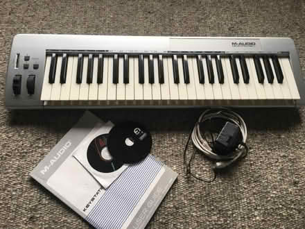 Photo of free M-Audio 49e USB MIDI controller (Bush EX23) #1