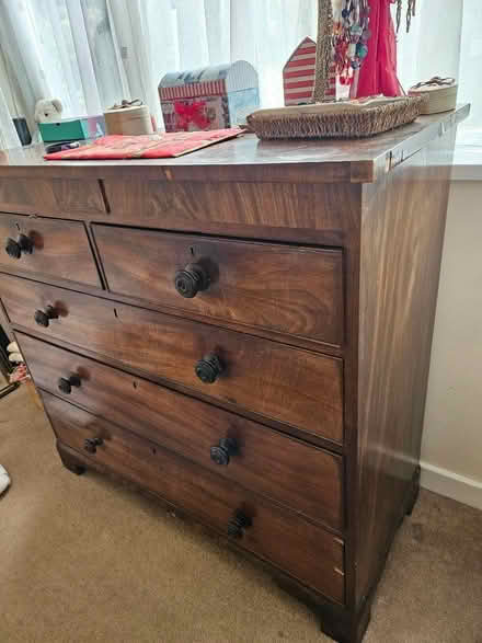 Photo of free Solid chest of drawers maybe mahogany (Kenilworth CV8) #1