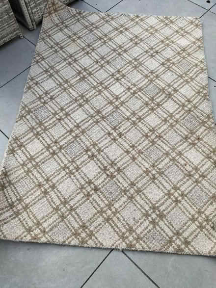 Photo of free Rug (Beddington SM6) #2