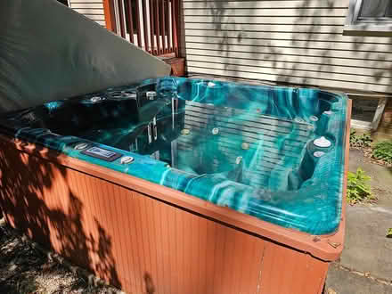 Photo of free 7 person working hot tub (Oak Hill (Oak Hill (Herndon)) #3