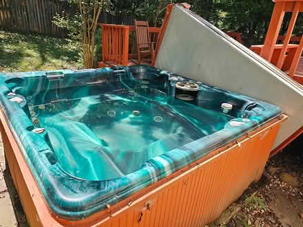 Photo of free 7 person working hot tub (Oak Hill (Oak Hill (Herndon)) #1