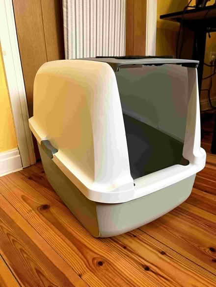 Photo of free Litter box (Halton LA2) #1