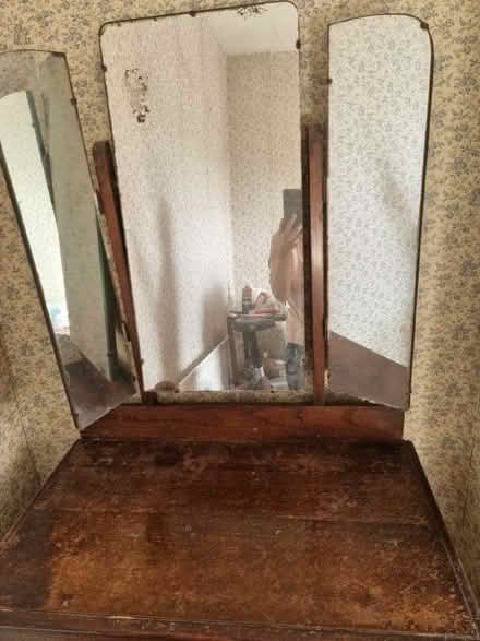 Photo of free side board with mirrors. (Bury Park LU4) #4