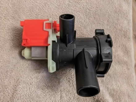 Photo of free NEW BOSCH washing machine pump (WAE models) (Purley on Thames RG8) #1