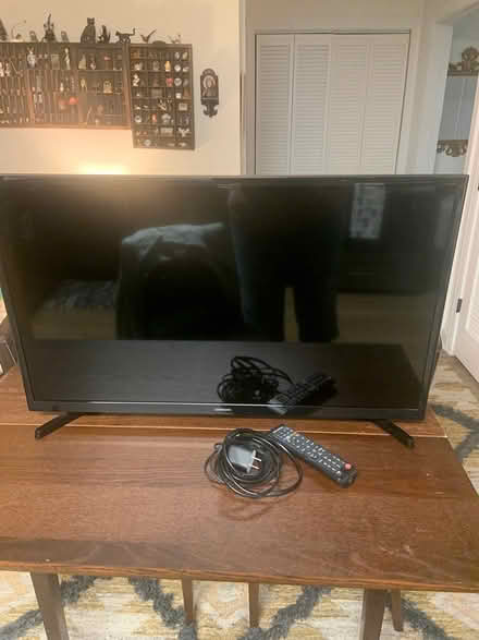 Photo of free Samsung smart tv (Belle Mead NJ 08502) #1