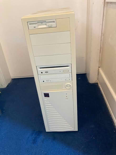 Photo of free SCSI Tower/PC for spares or repair - needs SCSI hard drive (Ravelston EH4) #2