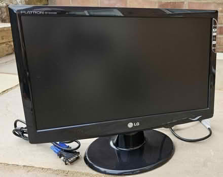 Photo of free LG Flatron Widescreen Monitor for PC (Freshbrook SN5) #1