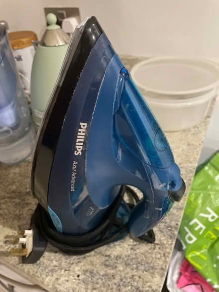 Photo of free Philips Azur Advanced steam iron (N1 - Barnsbury) #2