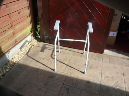 Photo of free Support Rail (Haxby YO32) #1