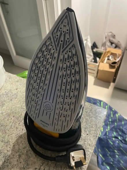 Photo of free Philips Azur Advanced steam iron (N1 - Barnsbury) #1