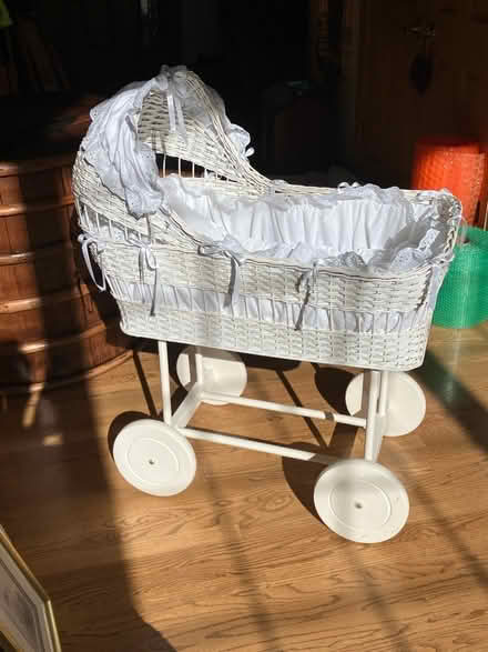 Photo of free Bassinet (Carpentersville, west of river) #2