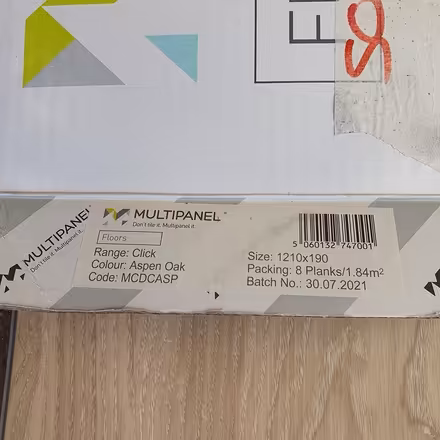 Photo of free laminate flooring light oak (mansfield, NG18) #3
