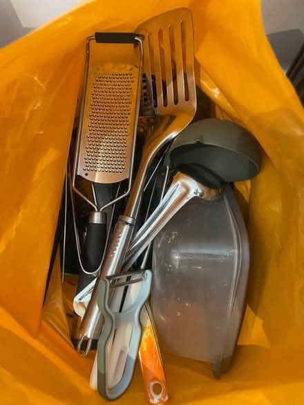 Photo of free Full Kitchen Set (Sw1v2ar) #2