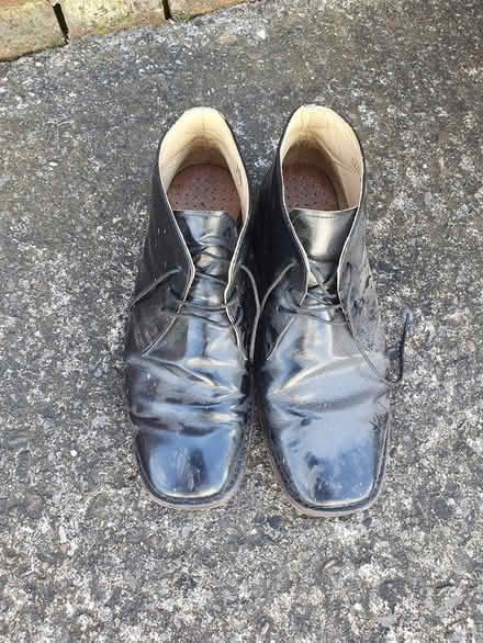 Photo of free mens black boots 8 1/2 (mansfield, NG18) #1