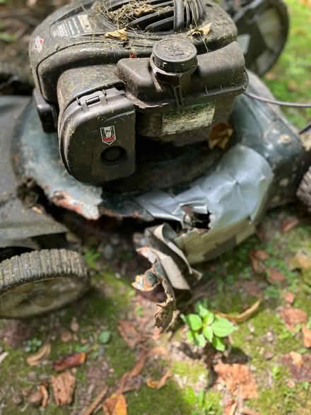 Photo of free Working lawn mower (barrytown/red hook) #2