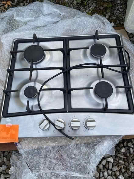 Photo of free 4-burner gas hob with electronic ignition (Chargrove GL51) #1