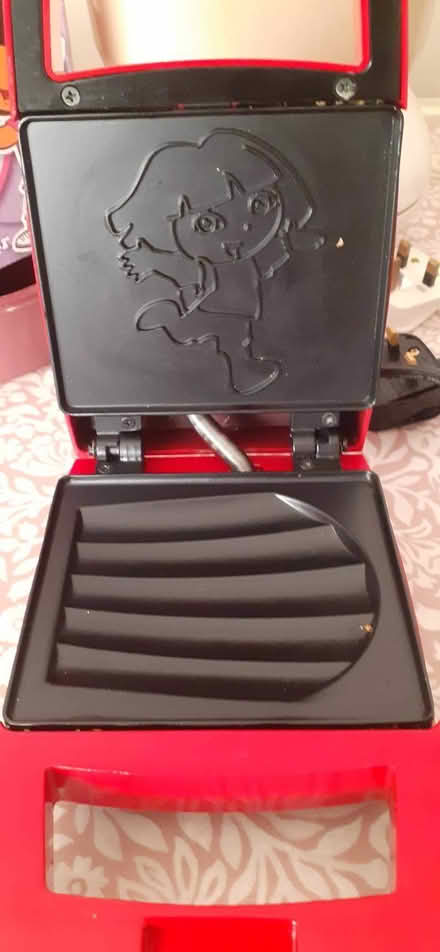 Photo of free Dora the Explorer Sandwich Toaster (Heartsease NR7) #2