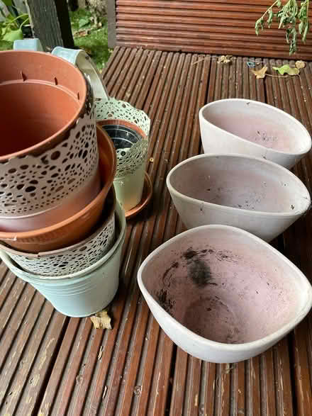 Photo of free Pots (Morden SM4) #1