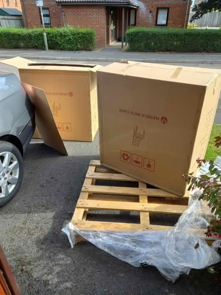 Photo of free Pallet and huge boxes (Epsom) #1